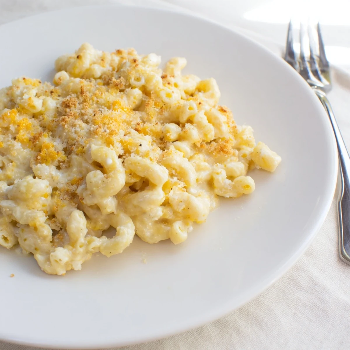 Golden-brown breadcrumbs topping creamy Easy Tinis Mac & Cheese, fresh from the oven, so inviting.